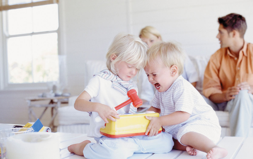 孩子被欺負后家長應該馬上還手嗎 家長看到孩子被欺負怎么做比較好 孩子被欺負后家長應該馬上還手嗎 家長看到孩子被欺負怎么做比較好