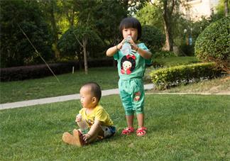 大寶總是欺負小寶怎么辦 大寶喜歡在媽媽面前爭寵怎么辦好