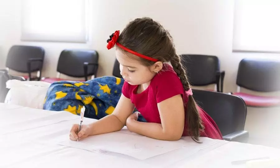 孩子頸椎病是玩手機導致的嗎 如何避免孩子頸椎出問題