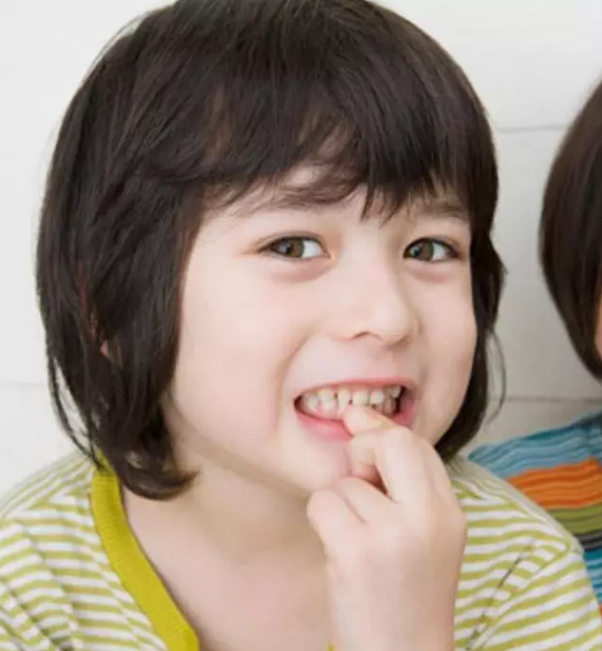 孩子為什么愛咬指甲 孩子愛咬指甲怎么辦 孩子為什么愛咬指甲 孩子愛咬指甲怎么辦