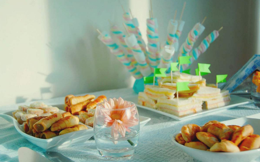 寶寶愛吃零食吃什么比較好 如何控制寶寶吃零食2018 寶寶愛吃零食吃什么比較好 如何控制寶寶吃零食2018