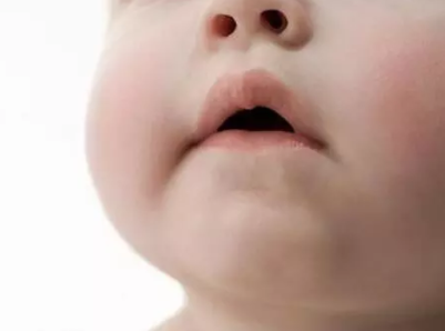 秋冬寶寶嘴唇干裂怎么辦 秋冬如何護理寶寶雙唇 秋冬寶寶嘴唇干裂怎么辦 秋冬如何護理寶寶雙唇