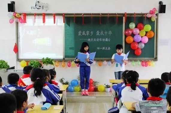 小學(xué)國慶節(jié)詩歌朗誦2018 關(guān)于國慶節(jié)的短篇簡(jiǎn)單詩歌 小學(xué)國慶節(jié)詩歌朗誦2018 關(guān)于國慶節(jié)的短篇簡(jiǎn)單詩歌