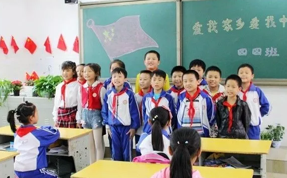 小學(xué)國慶節(jié)詩歌朗誦2018 關(guān)于國慶節(jié)的短篇簡(jiǎn)單詩歌 小學(xué)國慶節(jié)詩歌朗誦2018 關(guān)于國慶節(jié)的短篇簡(jiǎn)單詩歌