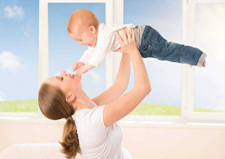 產后脫發嚴重正常嗎 生完孩子之后有哪些事情是正常現象