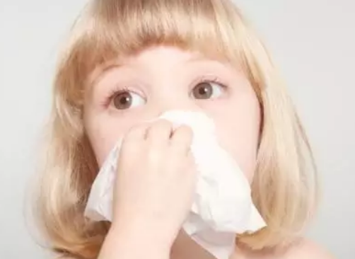 寶寶黑色鼻涕是怎么回事 寶寶鼻涕變黑是什么原因 寶寶黑色鼻涕是怎么回事 寶寶鼻涕變黑是什么原因