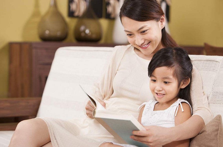 陪孩子看書說說 曬孩子認真看書的說說朋友圈 陪孩子看書說說 曬孩子認真看書的說說朋友圈