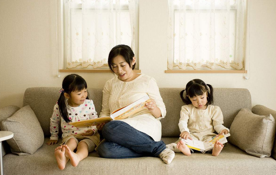 陪孩子快樂的看書的說說 孩子看書學(xué)習(xí)認真說說朋友圈 陪孩子快樂的看書的說說 孩子看書學(xué)習(xí)認真說說朋友圈