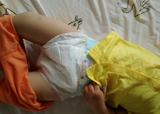 大王紙尿褲穿著舒服嗎 大王棉花糖紙尿褲使用測評