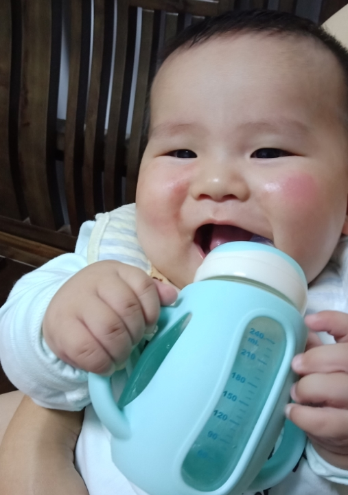 巴比象企鵝奶瓶寶寶喜歡嗎 巴比象企鵝奶瓶好用嗎