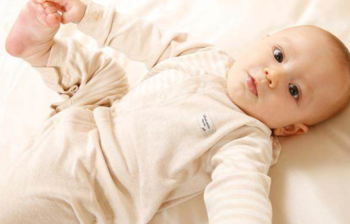 寶寶的鼻腔怎么護(hù)理    寶寶鼻腔護(hù)理技巧