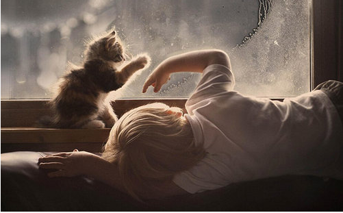 父母應(yīng)該讓孩子接觸負(fù)面新聞嗎 父母怎么幫助孩子面對(duì)