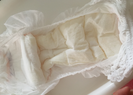 好奇紙尿褲和花王紙尿褲那個好 好奇紙尿褲和花王對比測評