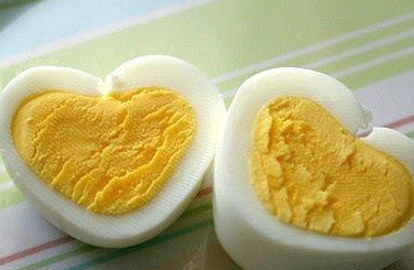 寶寶多大可以吃蛋黃   寶寶吃蛋黃可以補(bǔ)鐵嗎