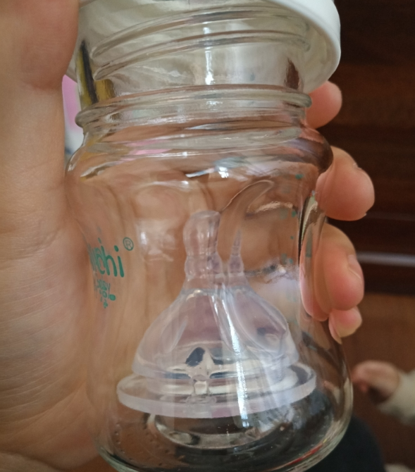 淳一嬰兒奶瓶寶寶拿的住嗎 淳一嬰兒奶瓶好不好