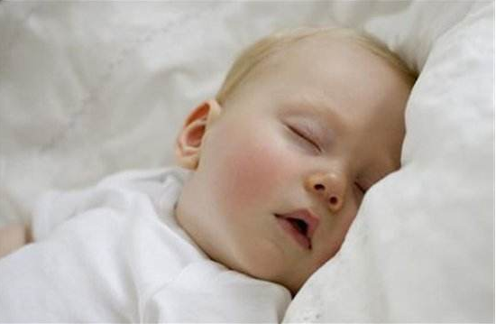 寶寶張嘴呼吸睡覺會變丑嗎 張嘴呼吸睡覺好不好