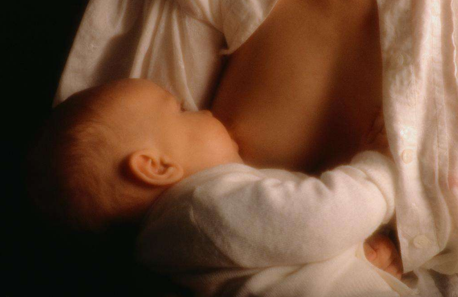 奶水不夠吃怎么追奶 新手媽媽奶水少怎么做 奶水不夠吃怎么追奶 新手媽媽奶水少怎么做