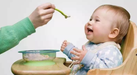 寶寶秋季便秘怎么辦  寶寶秋季便秘解決辦法