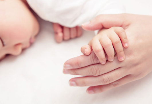 寶寶放床上就醒怎么辦  寶寶放床上就哭怎么辦