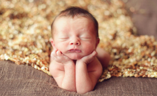 寶寶放床上就醒怎么辦  寶寶放床上就哭怎么辦