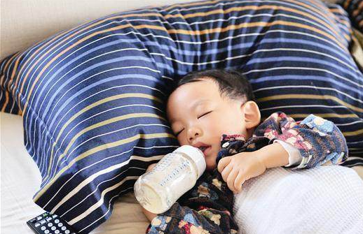 為什么孩子不肯分房睡 孩子不肯分房睡怎么辦