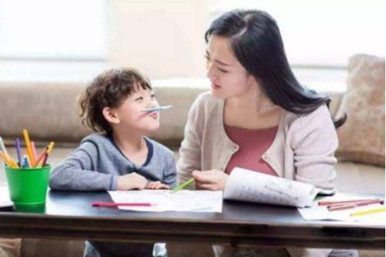 陪孩子寫作業 家長應該怎么做