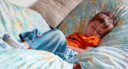 寶寶夜里頻繁夜醒是怎么回事 寶寶夜醒原因分析