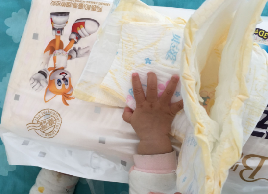 貝+愛紙尿褲和小鹿叮叮哪個好 貝+愛紙尿褲對比測評