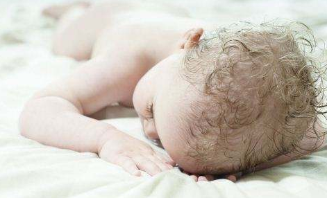 寶寶睡覺出汗多是什么原因 寶寶睡覺出汗的原因 寶寶睡覺出汗多是什么原因 寶寶睡覺出汗的原因