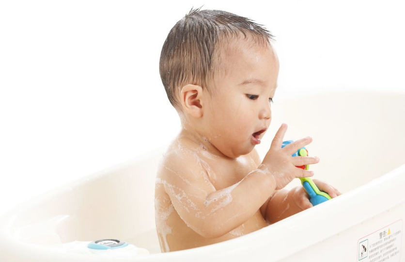 給寶寶洗澡要注意什么 哪些時候最好不要給孩子洗澡