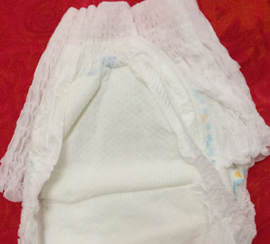 嬰舒寶和尤妮佳紙尿褲哪個(gè)好 嬰舒寶紙尿褲使用測(cè)評(píng)