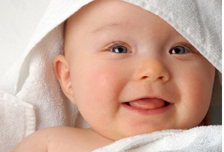 秋天寶寶嘴唇干燥是怎么回事 如何預(yù)防寶寶嘴唇干裂