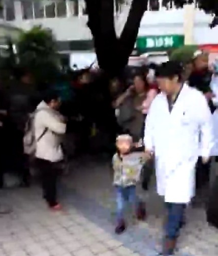 重慶新世紀幼兒園砍人圖片視頻 重慶新世紀幼兒園砍人怎么回事