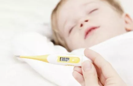 寶寶發(fā)燒感冒可以洗澡嗎   感冒發(fā)燒洗澡注意事項(xiàng)