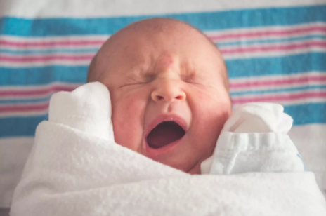 寶寶睡覺搖頭怎么辦 寶寶睡覺搖頭是病了嗎 寶寶睡覺搖頭怎么辦 寶寶睡覺搖頭是病了嗎