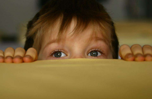 寶寶害怕其它小朋友怎么辦  寶寶膽小解決辦法