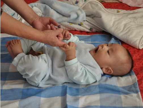 寶寶有必要進行拉坐訓練嗎 拉坐訓練的風險