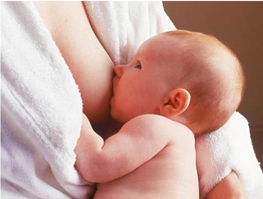 寶寶邊吃邊拉正常嗎 寶寶邊吃邊拉怎么辦 寶寶邊吃邊拉正常嗎 寶寶邊吃邊拉怎么辦