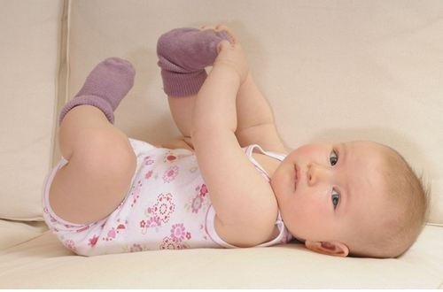 寶寶冬天睡覺穿襪子好不好 什么情況給寶寶穿襪子比較好