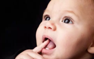 寶寶乳牙長歪了怎么辦  乳牙長歪的原因介紹