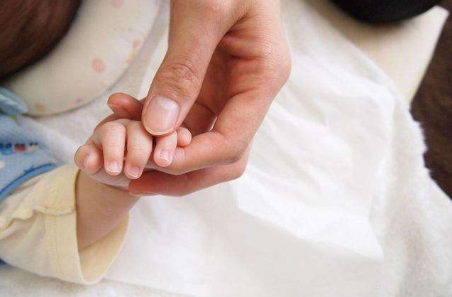 嬰幼兒指甲不長(zhǎng)是什么原因 如何糾正寶寶咬指甲的壞習(xí)慣