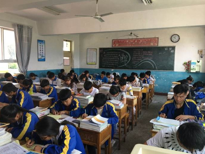 紫外線燈灼傷孩子的是什么學校 紫外線燈沒關看得出來嗎 紫外線燈灼傷孩子的是什么學校 紫外線燈沒關看得出來嗎