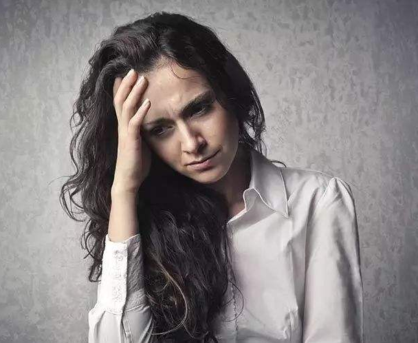 月經有血塊是怎么回事 月經有血塊正常嗎