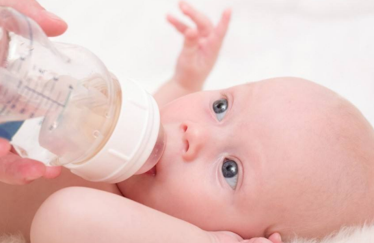 寶寶吃奶抽搐怎么辦    寶寶吃奶抽搐解決方法