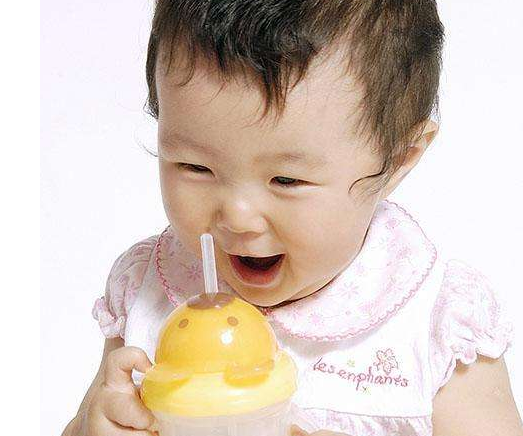 寶寶不愿意喝水 怎么引導好 寶寶不愿意喝水 怎么引導好