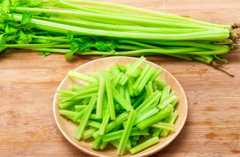 寶寶多大可以吃芹菜   寶寶吃芹菜的好處