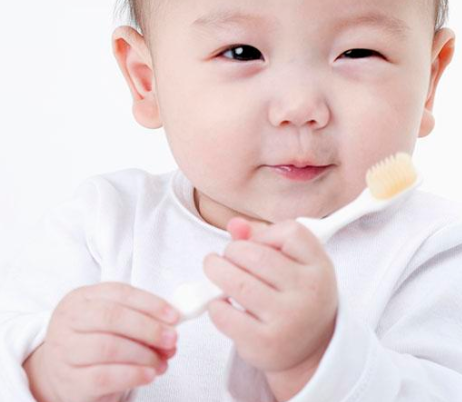 寶寶幾歲開始刷牙 越早越好