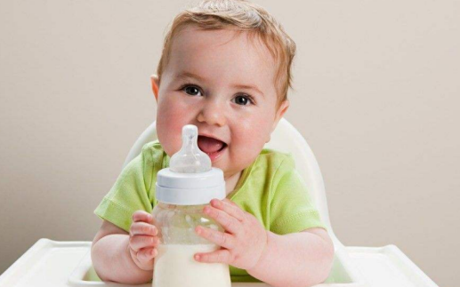 新生兒嗆奶怎么辦     預防寶寶嗆奶的方法