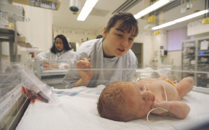 早產(chǎn)兒視網(wǎng)膜病變是什么疾病 早產(chǎn)兒視網(wǎng)膜病變能治好嗎 早產(chǎn)兒視網(wǎng)膜病變是什么疾病 早產(chǎn)兒視網(wǎng)膜病變能治好嗎