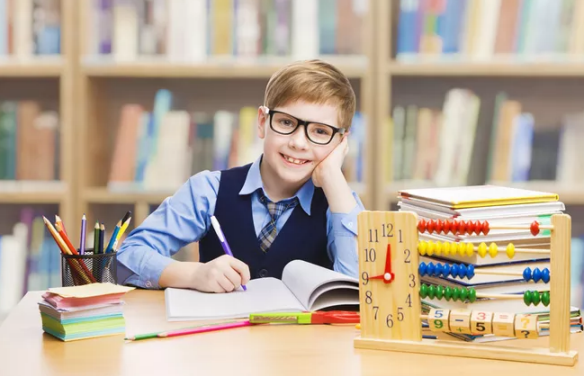 孩子做作業家長不能玩手機嗎  家長玩手機有什么影響